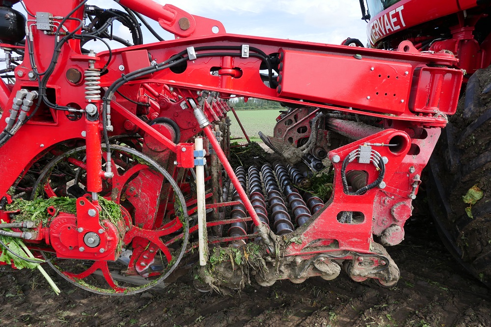 De rollensetreinigingsunit vervangt de traditionele eerste twee reinigingszonnen als bieteninvoer. 