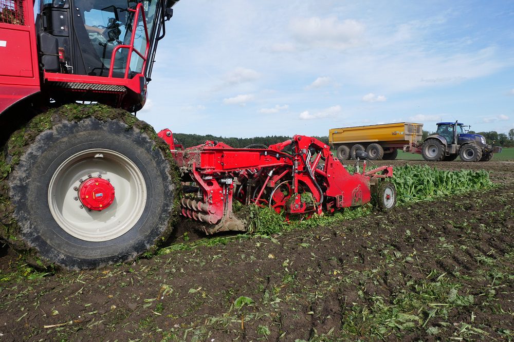 Nieuwe Beet Eater met rollenbedreiniger vermindert bietverliezen