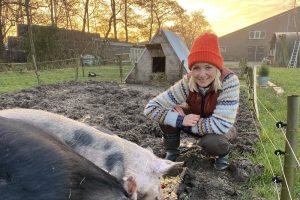 Yvon Jaspers wordt zelf boer in nieuwe serie Onze Boerderij
