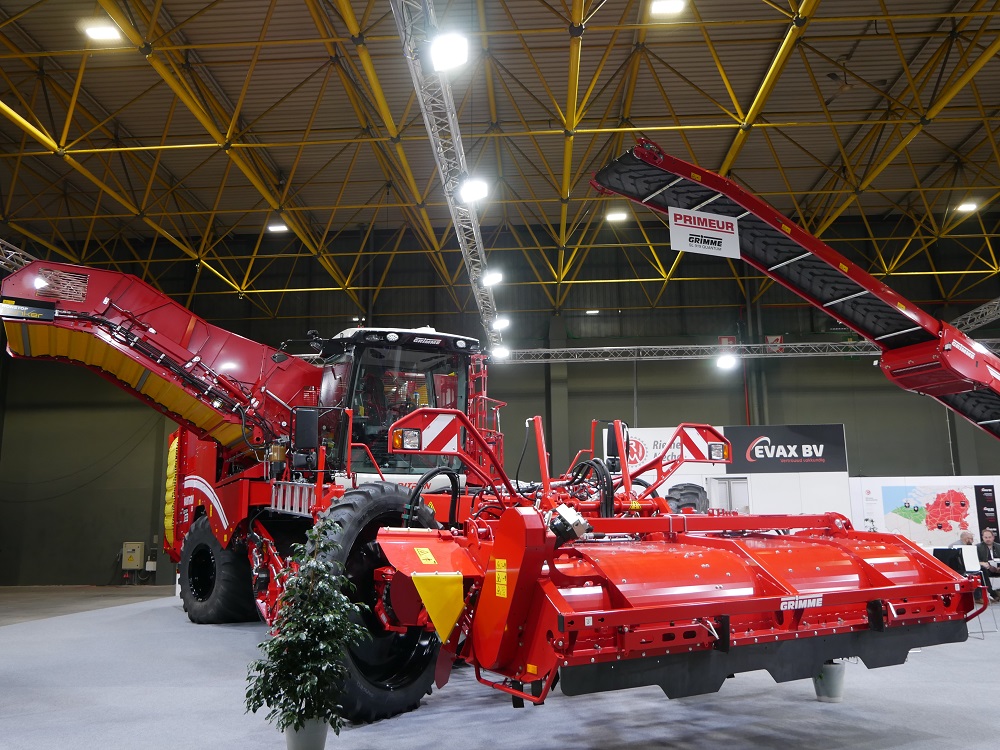 Evax/Riemens tonen CASE IH Optum, AgXtend en Grimme primeurs op Interpom
