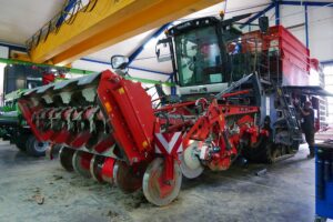 Rondje werkplaats bij…Peterse Mechanisatie