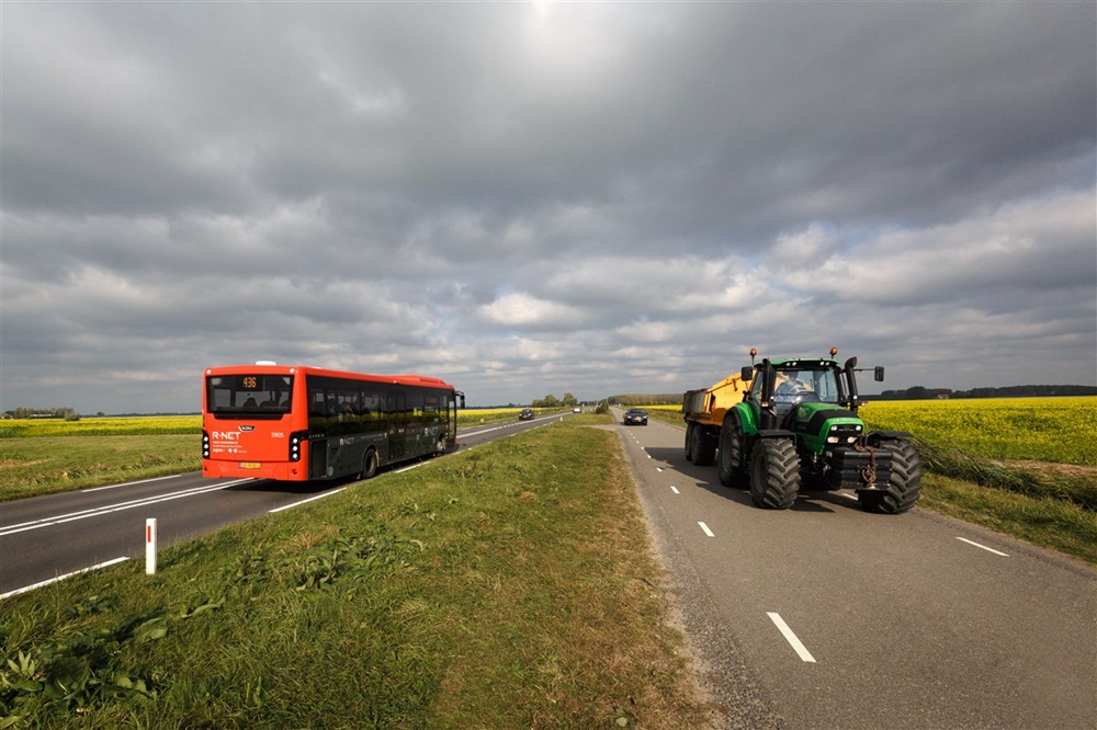 Op meer provinciale wegen is straks landbouwverkeer toegestaan