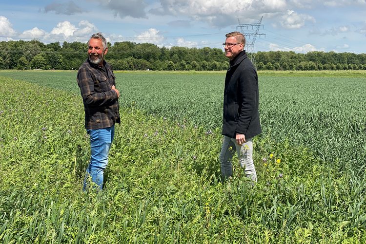 BoerenNatuur Flevoland 2.750 Akkerbouwer Louw Overbeeke (links) en Raphaël Ostendorf van BoerenNatuur Flevoland (rechts).