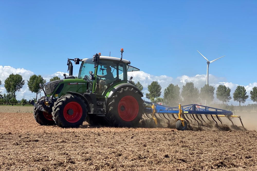 Triltand-cultivatoren in actie op BioVelddag 2025