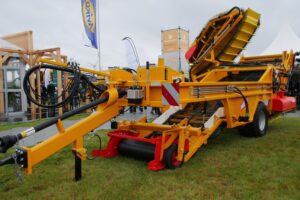 Ellens landbouwtechniek bouwt compacte uienlader