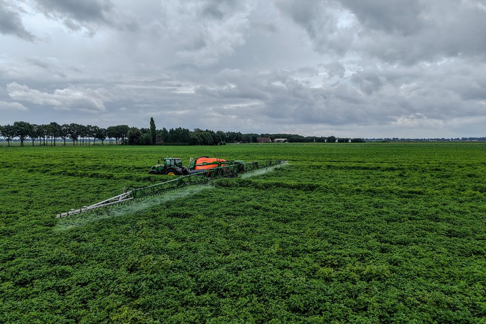 Eerste WEED-IT systeem geïnstalleerd bij akkerbouwer Speelman