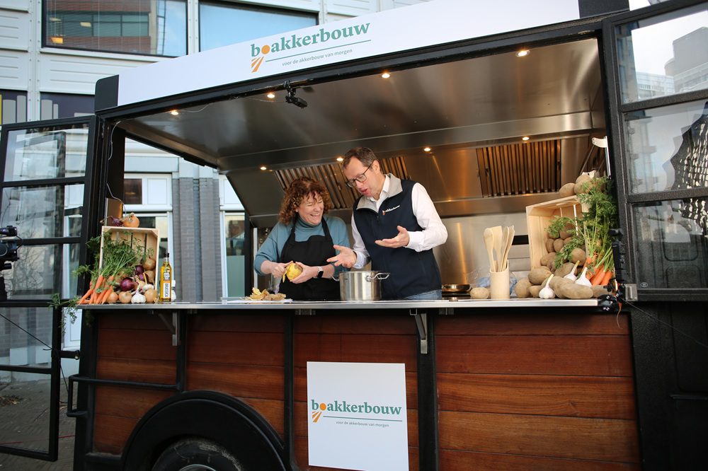 Kamerleden koken met producten van Nederlandse akkers
