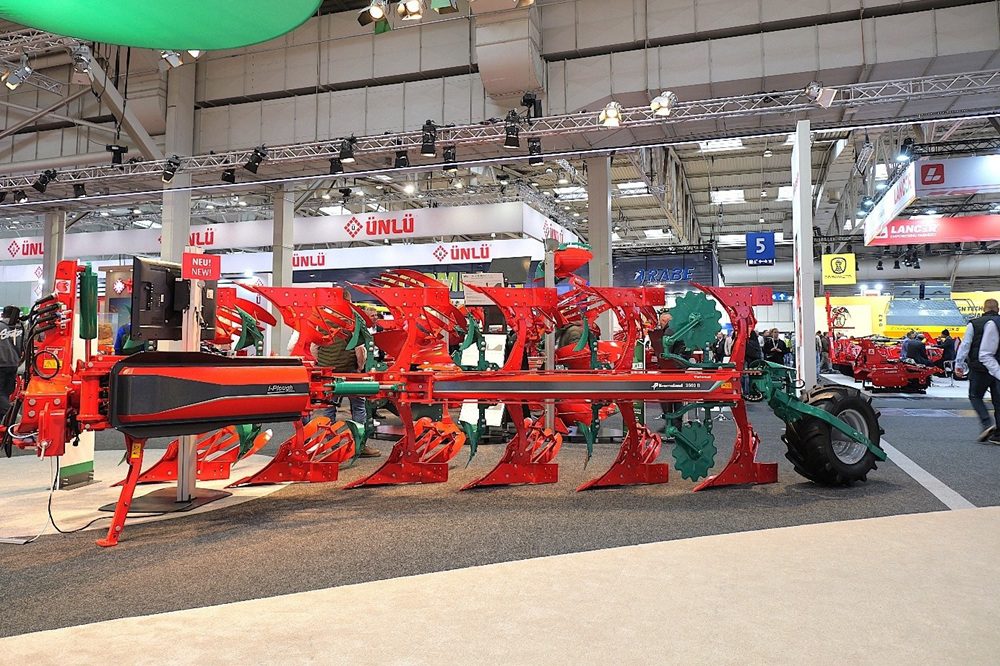 Kverneland introduceert i-Plough en toont Alentix-strooier