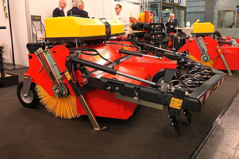 Reiniging van straat, erf en loods: aanbouwoplossing blijkt breed inzetbaar