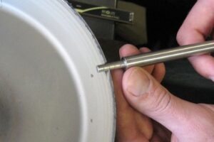 Zaaischijven bietenzaaimachine laten keuren in de winter