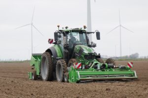 Pak onkruid op aardappelpercelen effectief aan