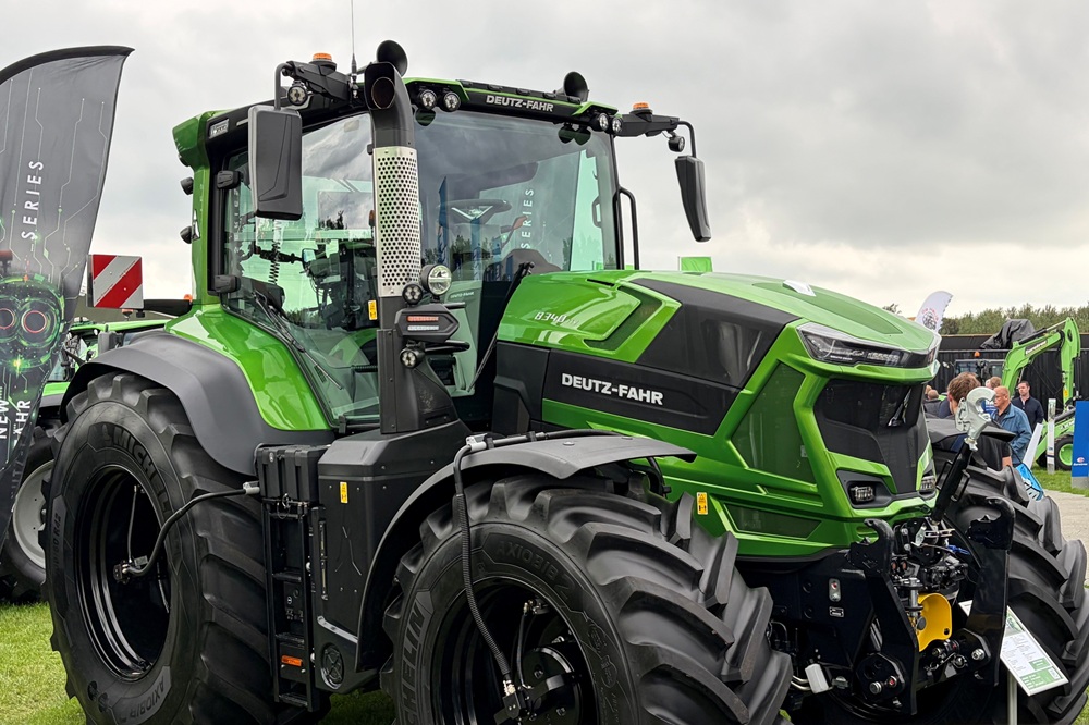 Video: Nieuwe DEUTZ-FAHR 8 Serie zet in op ruimte, comfort en capaciteit