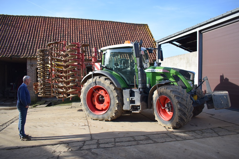 De Fendt 718 heeft meer pk’s in huis dan de 500-serie maar weegt ook drieduizend kilogram meer.